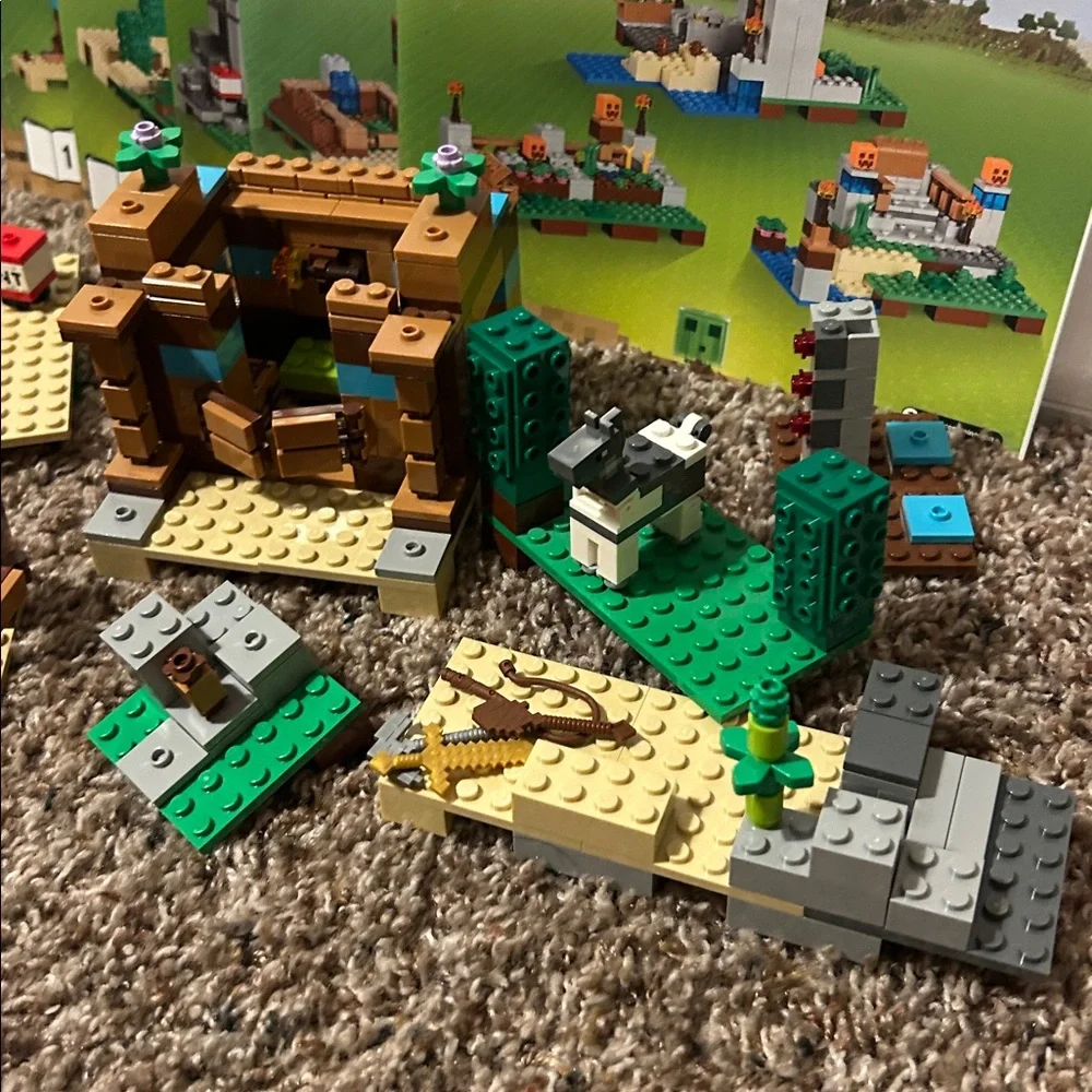 LEGO Minecraft #21135 The Crafting Box 2.0 Open and Built Set Missing Pieces